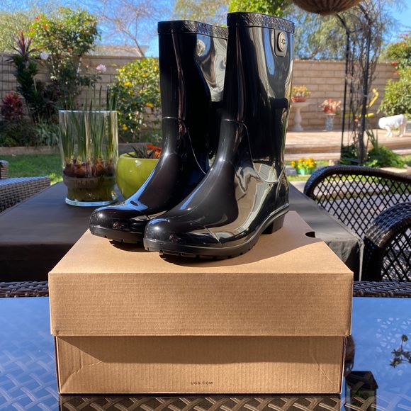 UGG Shoes - NWT Ugg Sienna Rain Boots